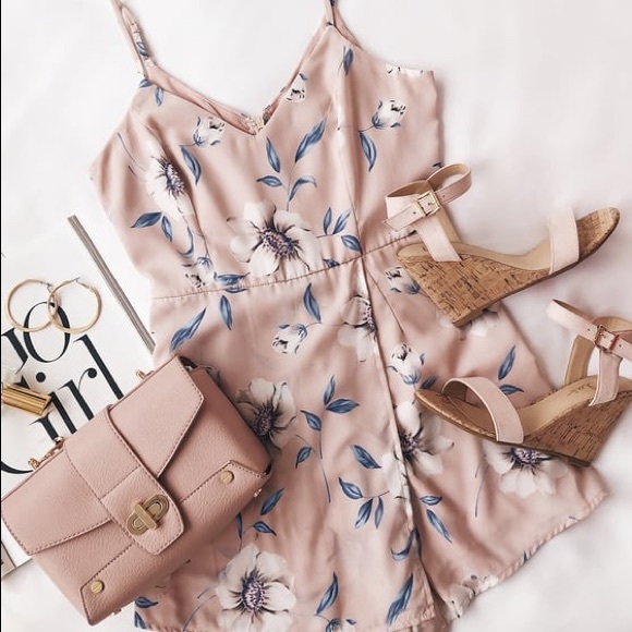 Lulu’s Pink Floral Romper 🌸 - Picture 3 of 6